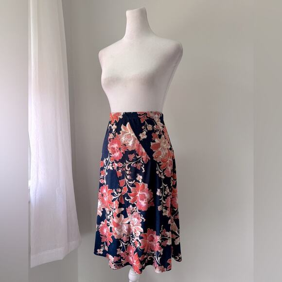 Jaclyn Smith Navy Blue & Pink Floral Print Lightweight Stretch Knee Length Skirt - Picture 2 of 9